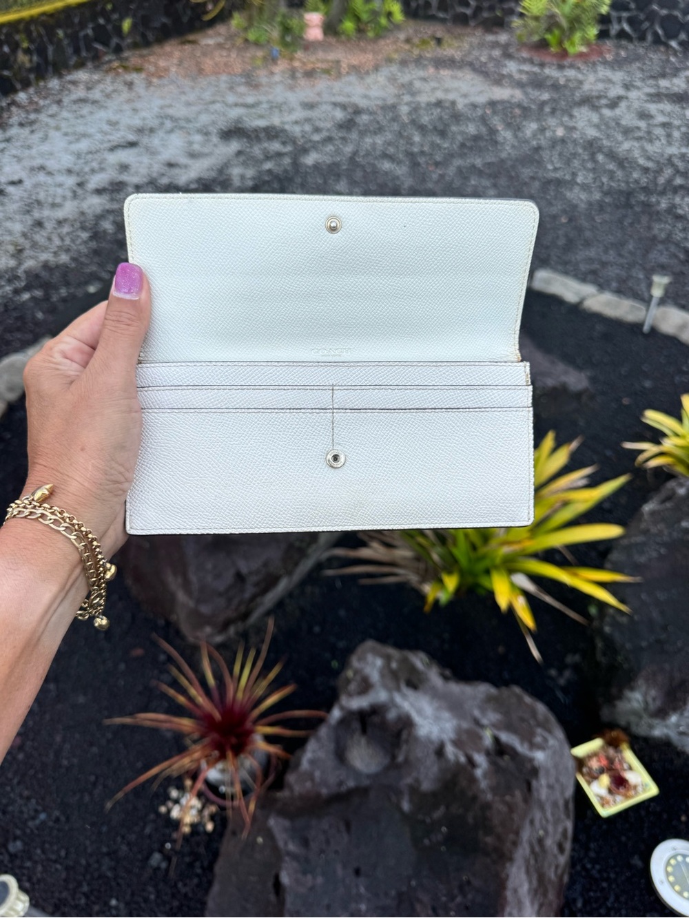 Coach New York Studded Envelope Wallet Egg Shell White Leather - Picture 8 of 9